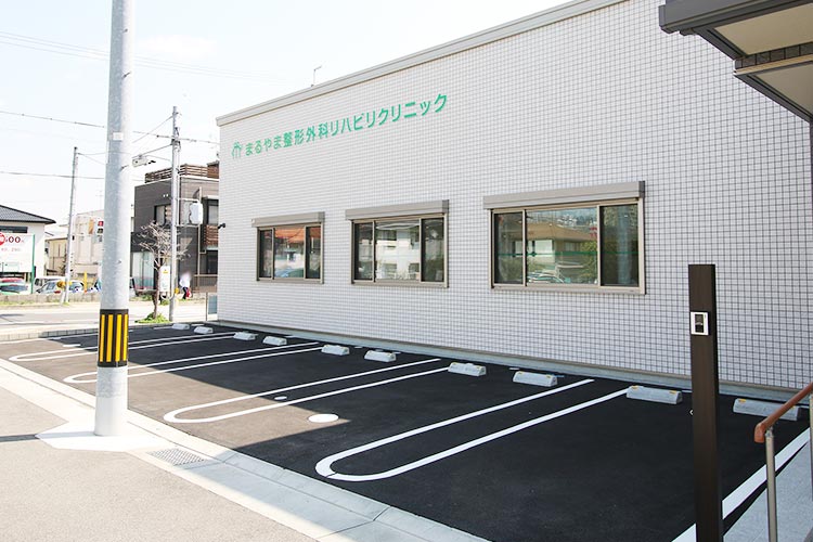 クリニック前駐車場
